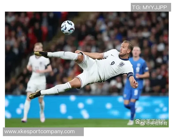 宽萨首秀成英格兰队史第1297位球员荣获纪念帽子庆祝新里程碑 宽萨首秀成英格兰队史第1297位球员荣获纪念帽子庆祝新里程碑