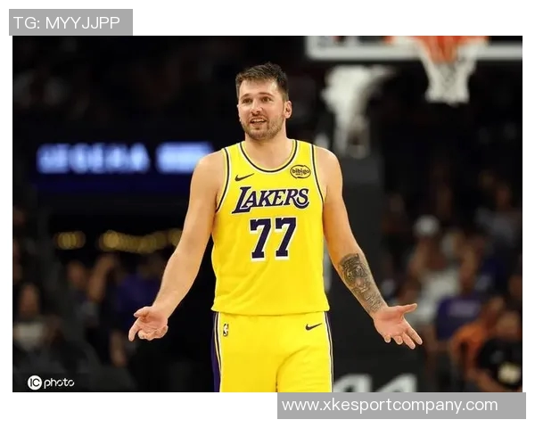 湖人半场落后76人7分东契奇贡献19分8篮板5助攻小里表现不佳仅得2分 湖人半场落后76人7分东契奇贡献19分8篮板5助攻小里表现不佳仅得2分