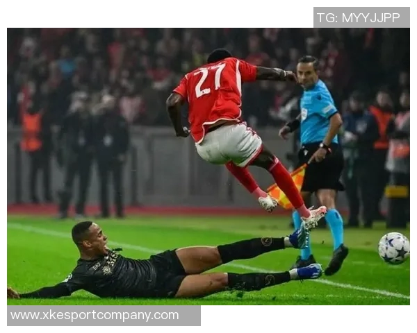 柯蒂斯琼斯在欧冠中展现出92传球成功率成为中场球员第三高的表现