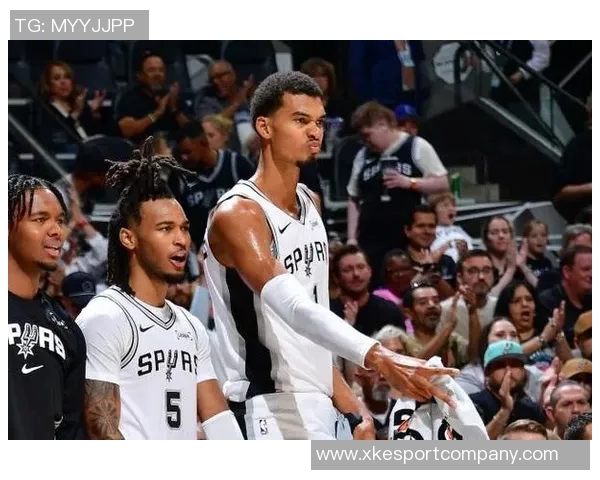 文班强调卡斯尔的潜力只需给予足够空间他便能展翅高飞 文班强调卡斯尔的潜力只需给予足够空间他便能展翅高飞