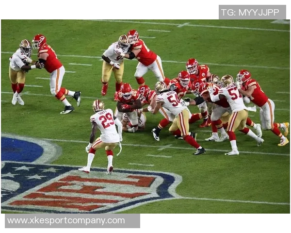 阿森西奥与女友重返伯纳乌现场观看NFL比赛引发热议