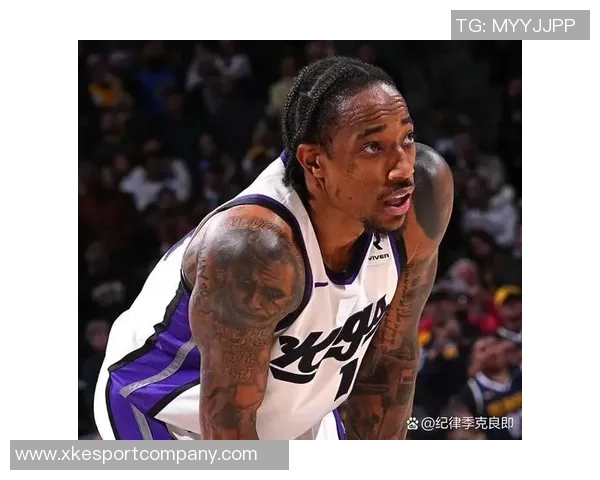 小萨德罗赞笑容满面拉文施罗德神情严肃国王新赛季定妆照震撼发布