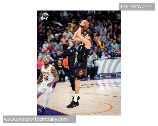 布克表现出色半场10投6中贡献16分2篮板3助攻1盖帽展现全面能力