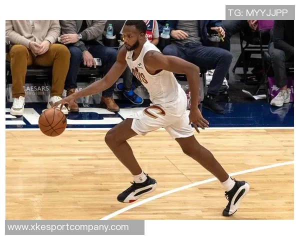 小莫布里首秀表现亮眼18分钟内砍下12分6板2助助球队取胜