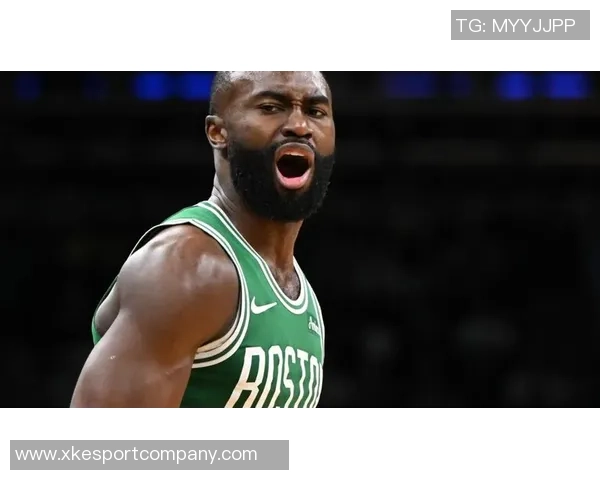 杰伦布朗首节狂砍19分3板2助2断三分火力全开助力球队领先