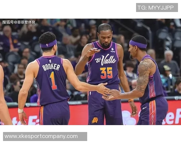 杜兰特盛赞快船双星哈登与小卡实力无可置疑能赢任何阵容